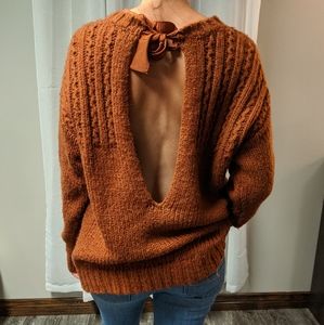 Aeries sweater with back cutout 🧡